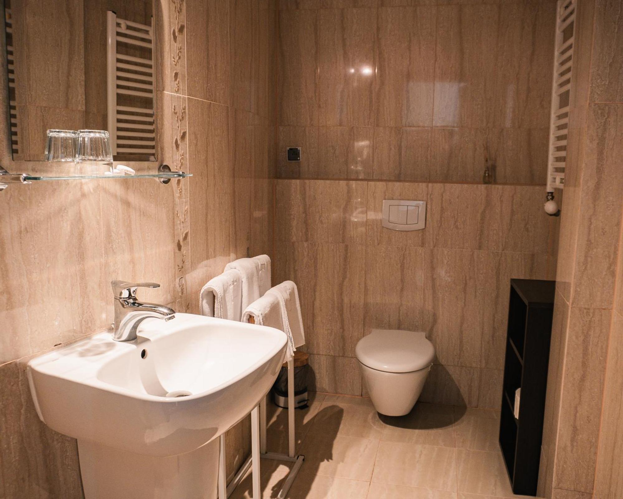 Hotel Korona 리브니크 외부 사진
