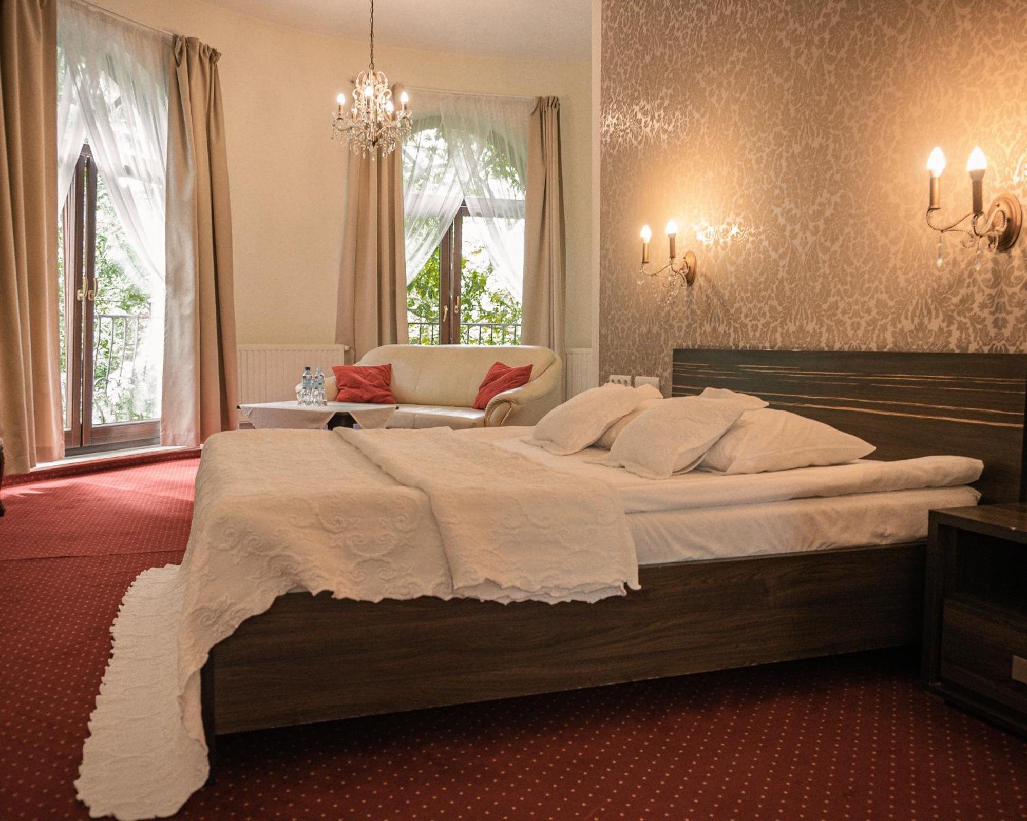 Hotel Korona 리브니크 외부 사진